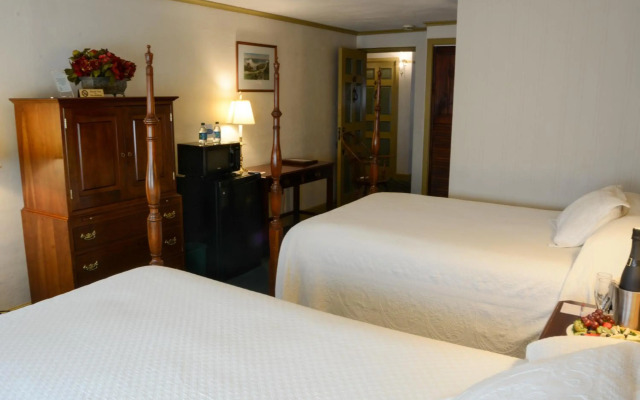 Lamie's Inn and The Old Salt Restaurant