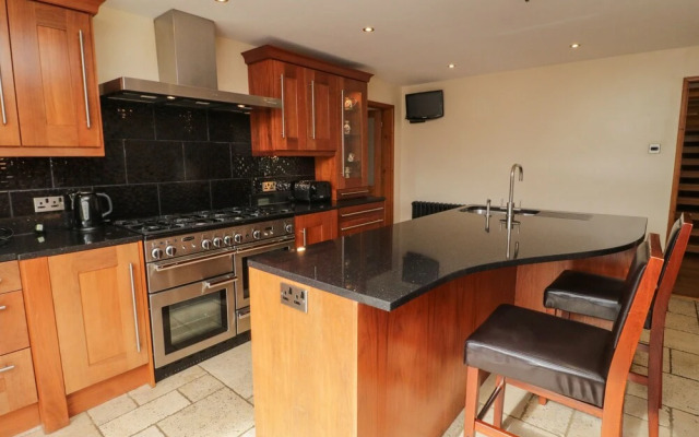 Bryn Derw Holiday Cottage