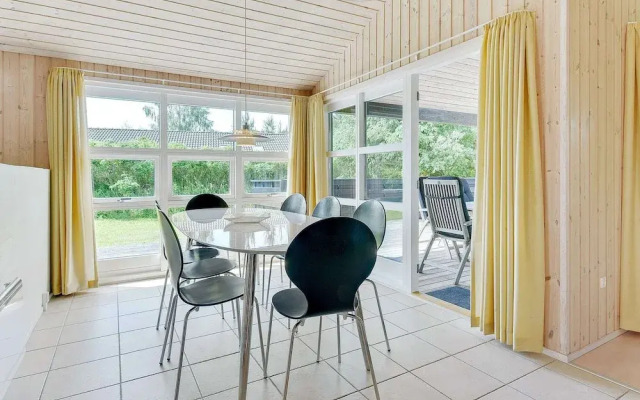8 Person Holiday Home in Albaek