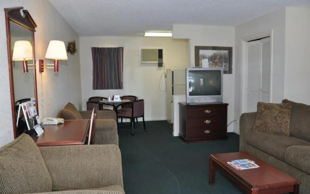 Merrimac Inn & Suites