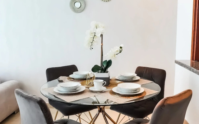 SuperHost- Premium 1BR with Partial Marina View