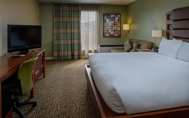 DoubleTree by Hilton Collinsville - St. Louis