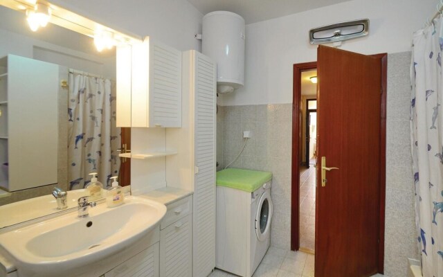 Awesome Home in Vinez With Wifi and 7 Bedrooms