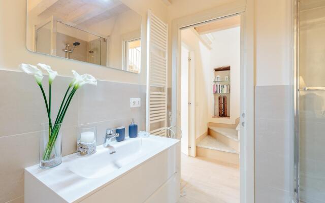 Casa Enea In Lucca With 2 Bedrooms And 1 Bathrooms