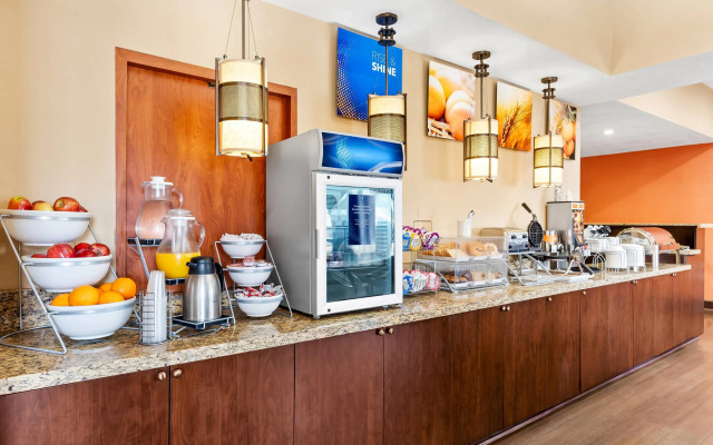 Comfort Suites