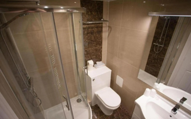 OYO Tong Park Hotel