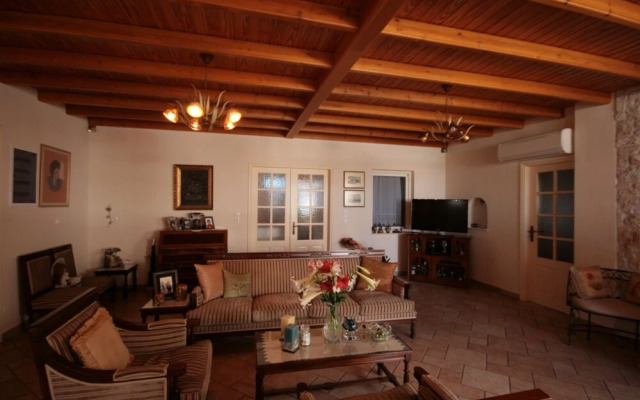 Hara Studios and Apartments