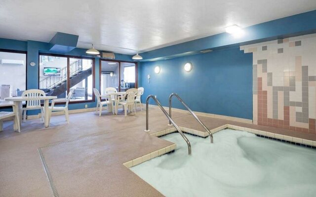 Econo Lodge La Crosse North