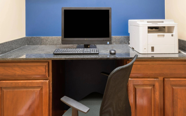 Comfort Inn & Suites Pottstown Eastern Gateway