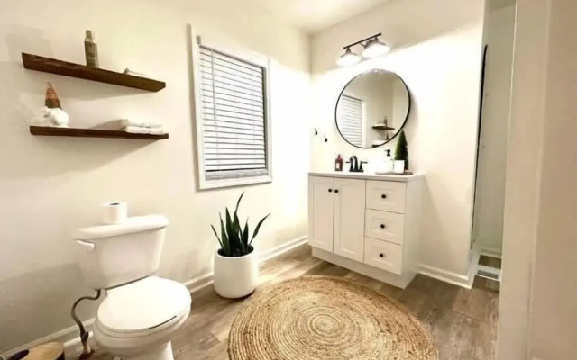 Pontiac Family-friendly 3br 3 Bedroom Home