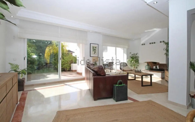 South faced 4 bdrm townhouse with pool in Marbella