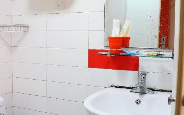Wuhu Mingzhu Holiday Inn (Zhonghe Road Shop)