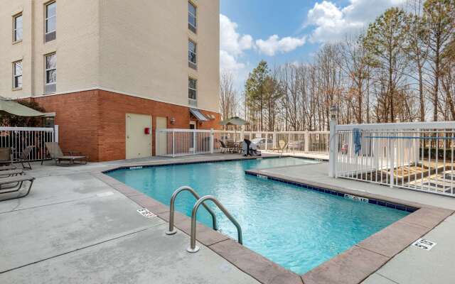 Comfort Suites near Birkdale Village- Huntersville