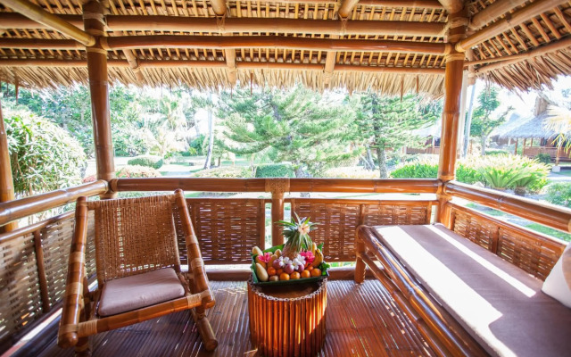 Pura Vida Beach & Dive Resort