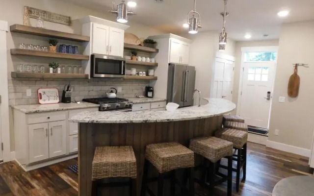 Quarterdeck Resort & Restaurant