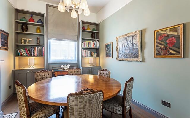 Well-designed Chelsea Flat