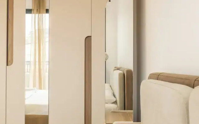 Tirent Apartment-Modern 1-Bedroom Stay Near Liqeni i Thatë