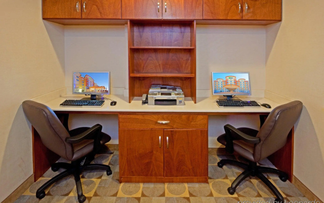 Holiday Inn Express Maspeth by IHG