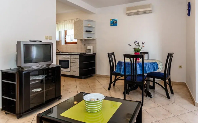 Comfortable and Sunny Krk Apartment