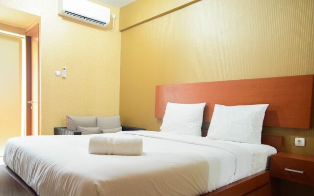 Parquette Studio Green Lake Apartment near Ciputat By Travelio