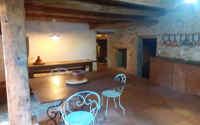 House With 4 Bedrooms in Laudun-l'ardoise, With Wonderful City View, Furnished Garden and Wifi