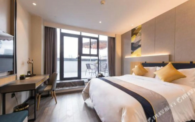 Home Inn Selected (Yancheng Government Julong Lake)