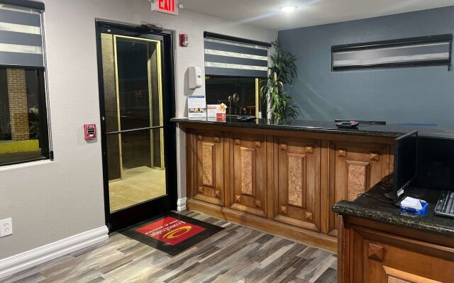 Econo Lodge Inn & Suites