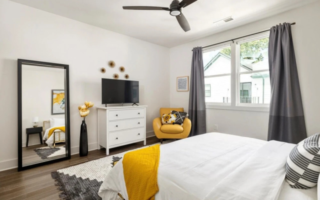 Cheerful Townhome With Garage EAV Local