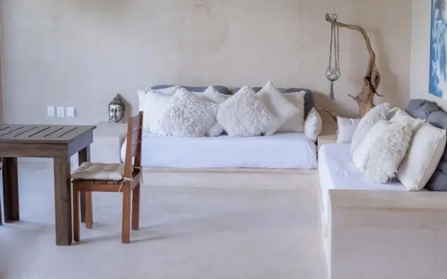 Fabulous Bohemian Apartment Exceptional Location Swimming Pool Terrace Garden