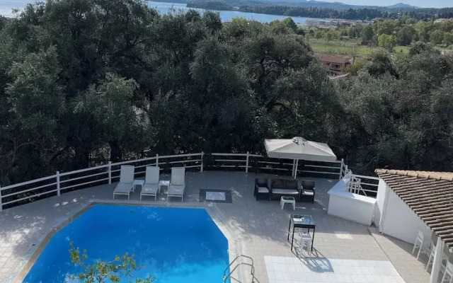 Olga's Sea View Studios -500m from Ipsos