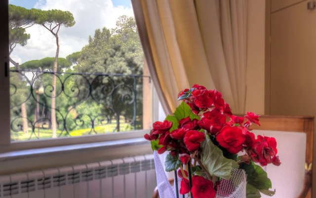 Spanish Steps Hills Apartment