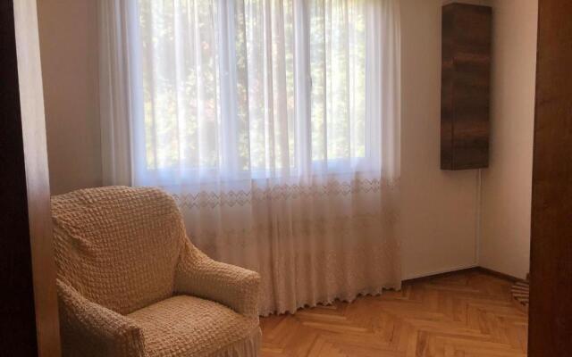 Cozy And Sunny Place In Perfect Location