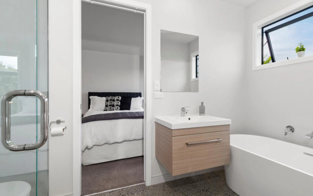 Stylish Villa Escape - Matakana Holiday Home