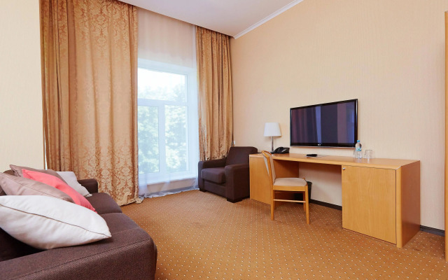 Aleksandrovskiy Hotel