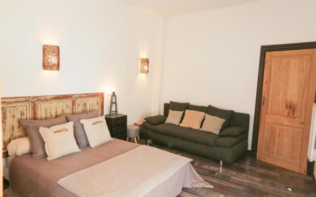 Maison atypique dans cité médiévale