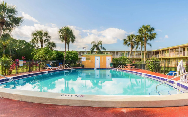 Red Roof Inn Vero Beach - I-95