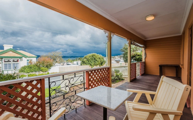 Albany Historic Cottage by the BnB Collection