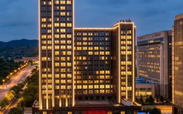 Yantai Baohua Mingdu Hotel