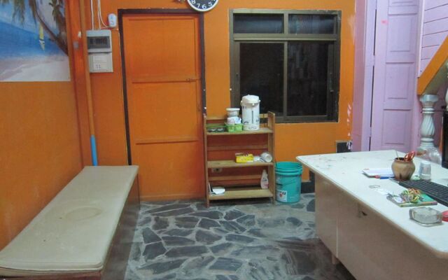Lucky Homestay - Hostel
