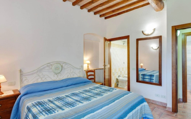 Scenic Apartment in Casole D'elsa With Pool