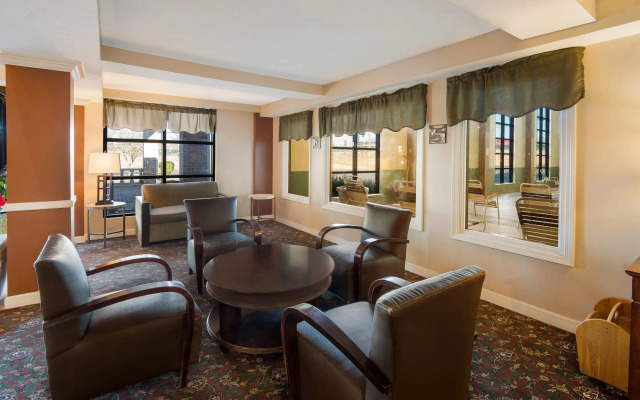 Quality inn & Suites Cincinnati I-275