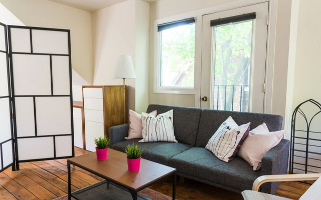 Beautiful Downtown House by Easyhosts