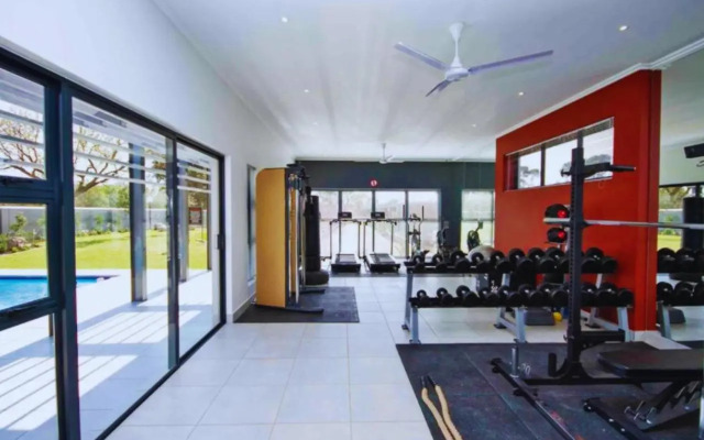 The Henlee Apartment on Ventura