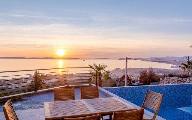 Luxury Villa White Velvet with Pool