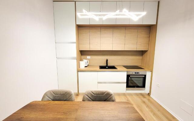 Boulevard 2 BR Apartment