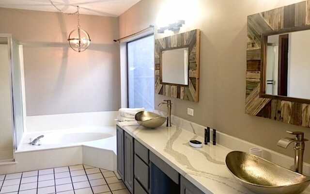 Grandview Getaway 4 BR by Casago