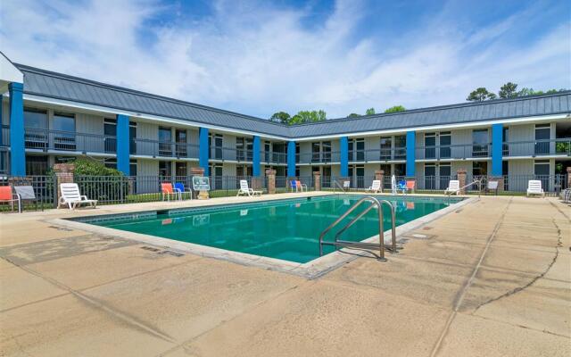 Econo Lodge Near Fort Stewart