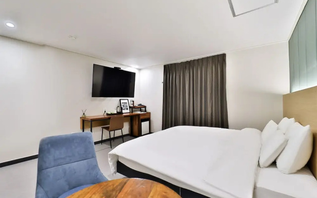 Calm Rest Hotel Busan Sasang