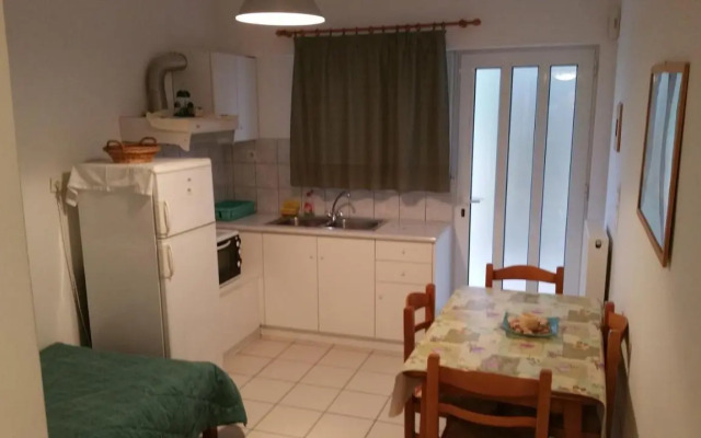 Schinas Apts.