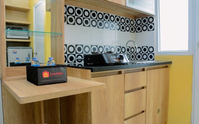 Stylish and Convenient Studio Green Pramuka Apartment